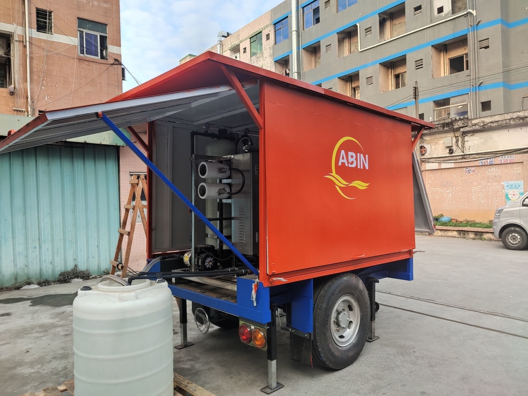 Demineralisierer Tow Truck Trailer Car Mobile-Wasser Tretment mobiler Tralier-Umkehr-Osmose-Anhänger für Verkauf